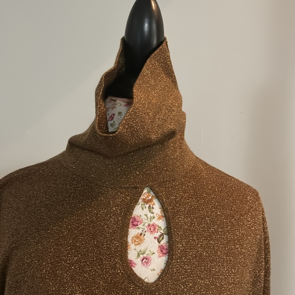 NWOT⭐️* Lane Bryant Copper MetallicT-neck sweater w/RhinestnButton slv Sz 22/24✨ - Picture 2 of 10